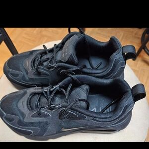 Women's Nike Air Max 200 triple black size 9.5